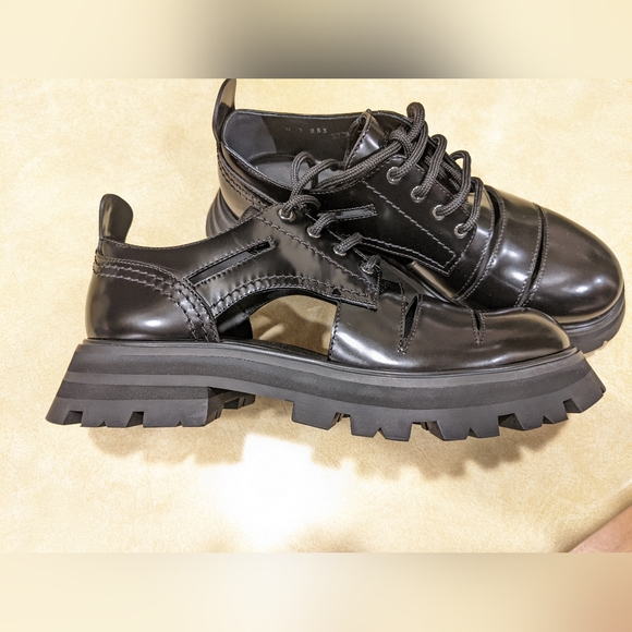 Alexander McQueen 37.5 Lucent black leather cutout lug sole shoes Edgy NWT Box - Picture 6 of 16